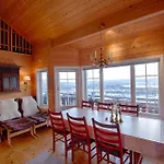 Ski-in Ski-out Cozy Retreat With Mountain Views Apartmán