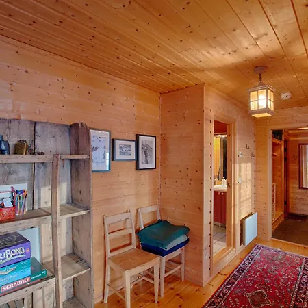 Ski-in Ski-out Cozy Retreat With Mountain Views *