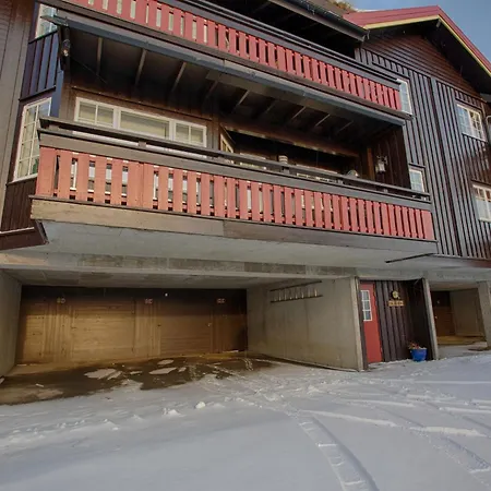 Apartment Ski-in Ski-out Cozy Retreat With Mountain Views