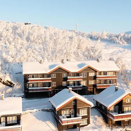 Ski-inski-out Cozy Retreat With Mountain Views Appartement *
