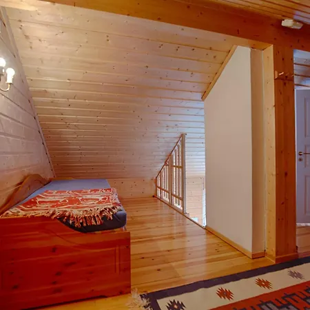 Ski-inski-out Cozy Retreat With Mountain Views Appartement *