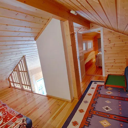 Ski-inski-out Cozy Retreat With Mountain Views Appartement