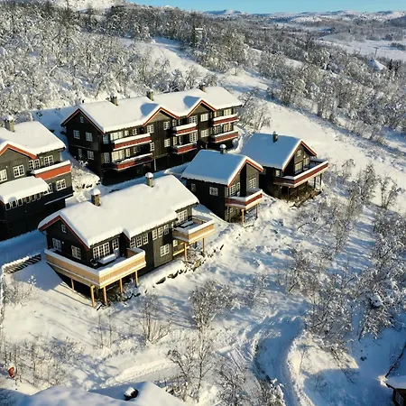 Ski-inski-out Cozy Retreat With Mountain Views Appartement