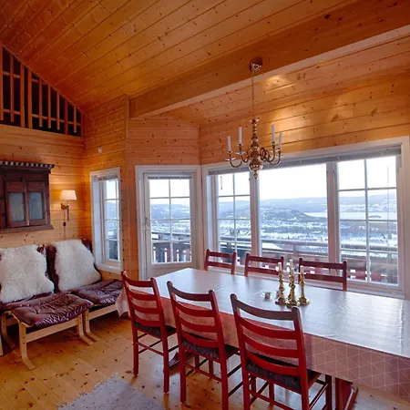 Ski-in Ski-out Cozy Retreat With Mountain Views Appartamento