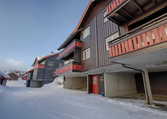Ski-in Ski-out Cozy Retreat With Mountain Views Leilighet *